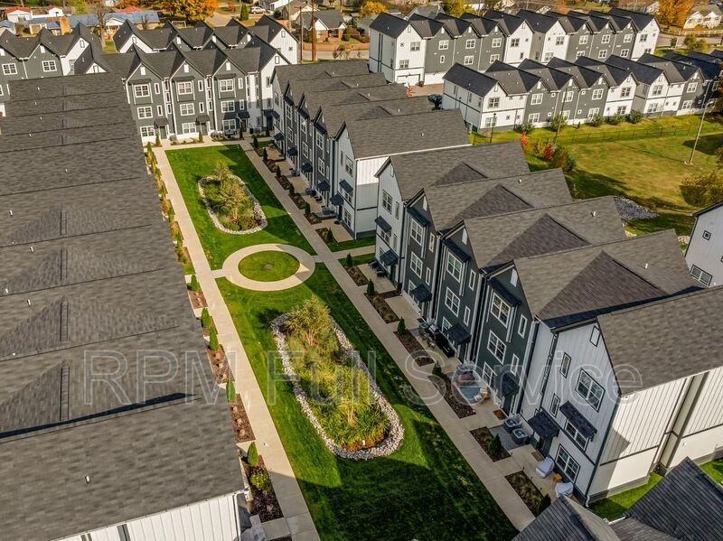 706 N Dupont Ave #22 - Photo 2 of 23