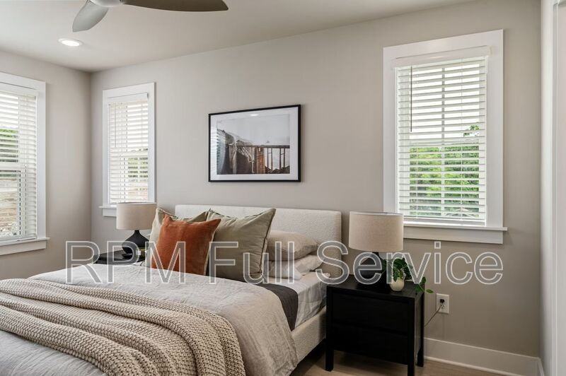 706 N Dupont Ave #22 - Photo 4 of 23