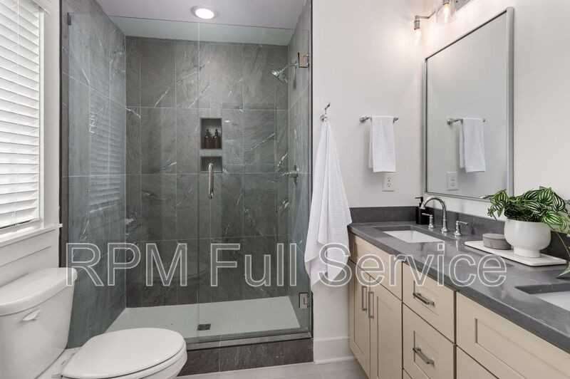 706 N Dupont Ave #22 - Photo 6 of 23