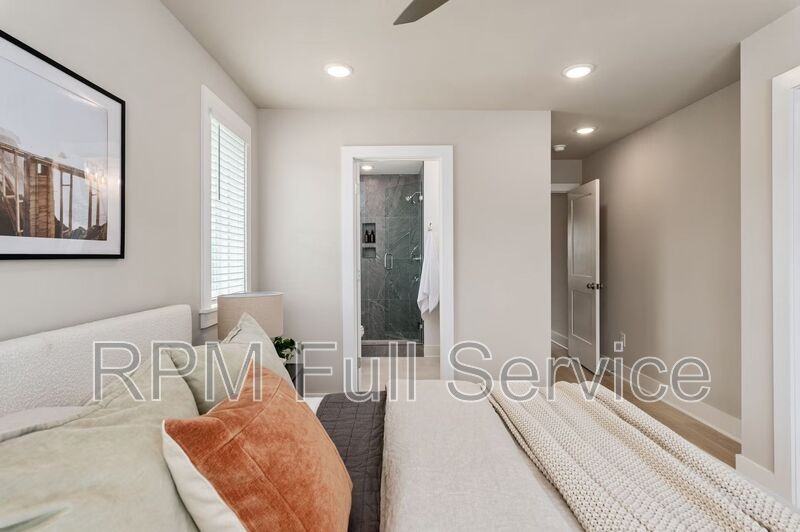 706 N Dupont Ave #22 - Photo 7 of 23