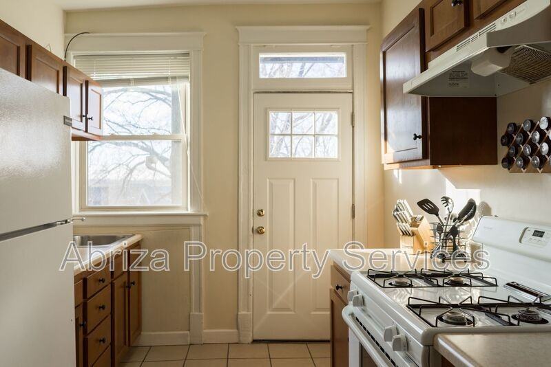 1651 S Spring Ave #3S - Photo 4 of 10