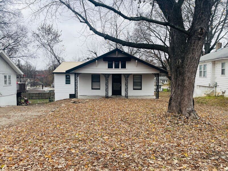 902 S Cedar Ave - Photo 2 of 20