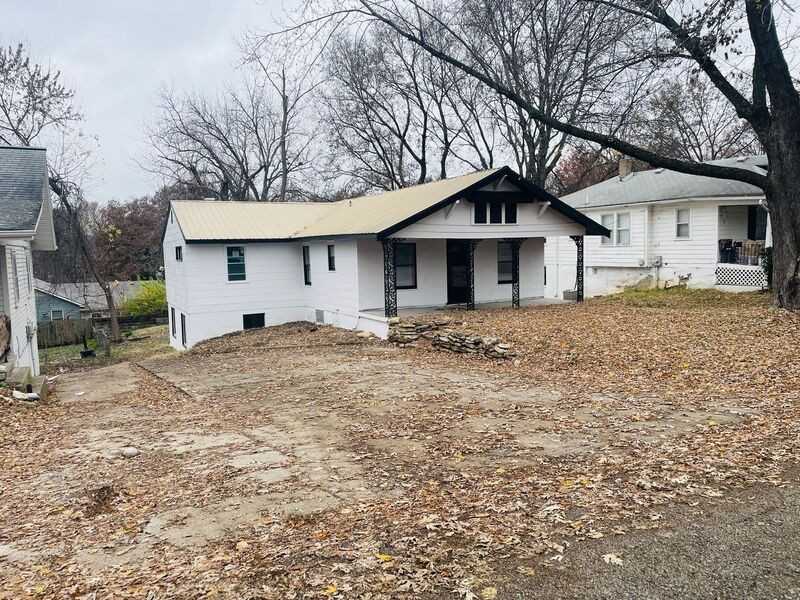 902 S Cedar Ave - Photo 4 of 20