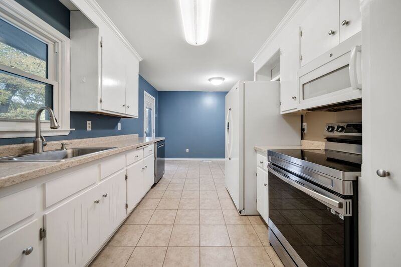 6367 Zinnia Ln N - Photo 4 of 19