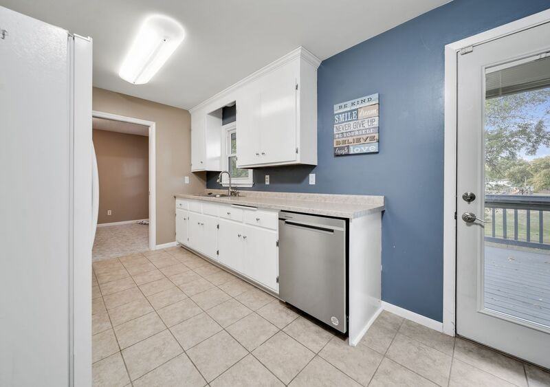 6367 Zinnia Ln N - Photo 5 of 19