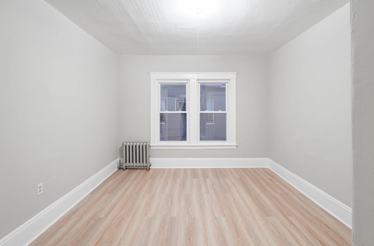 112 West Street - Photo 3 of 22