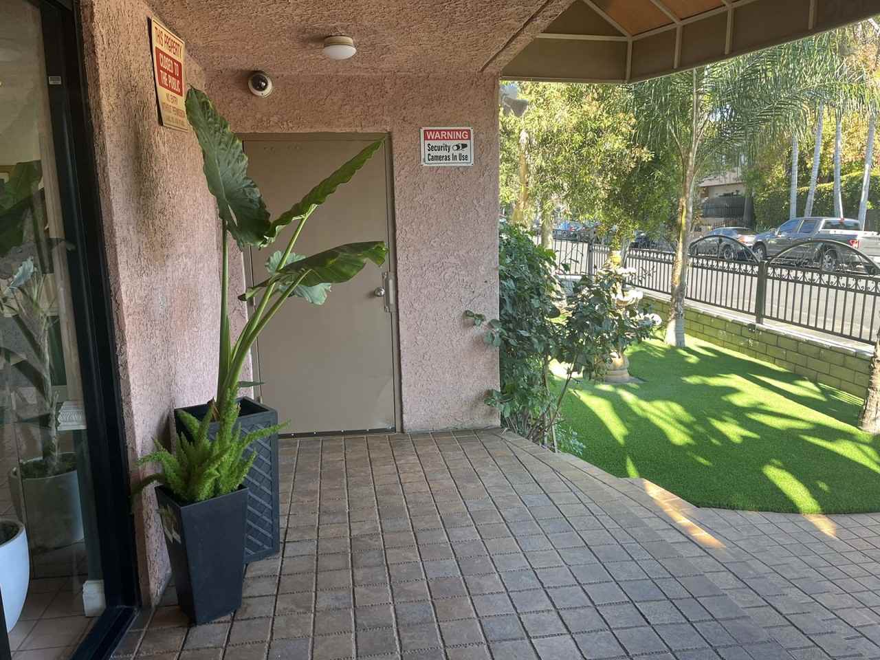 Las Palmas Apartments - Photo 2 of 19