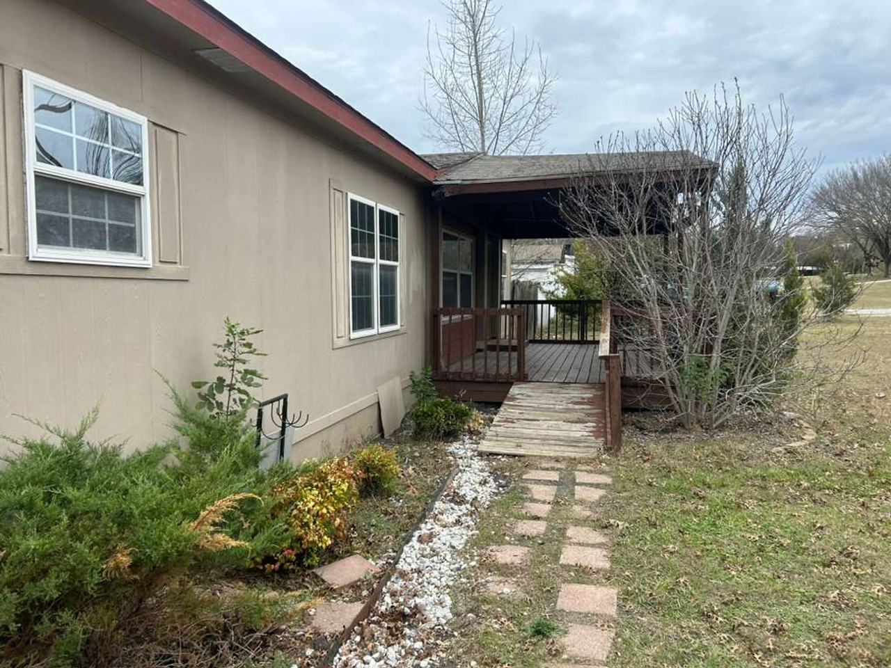 2595 Bryant St - Photo 2 of 21