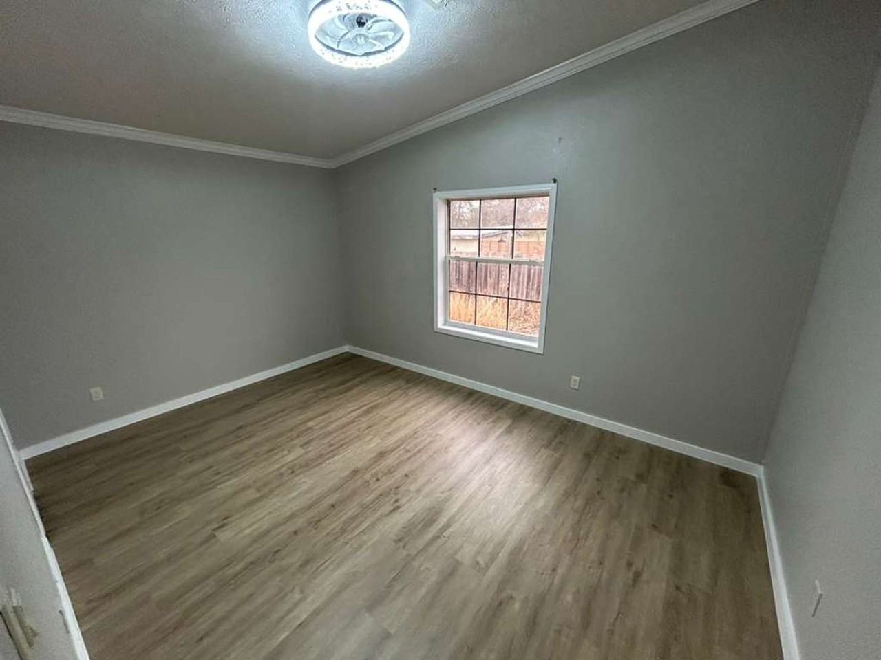 2595 Bryant St - Photo 4 of 21