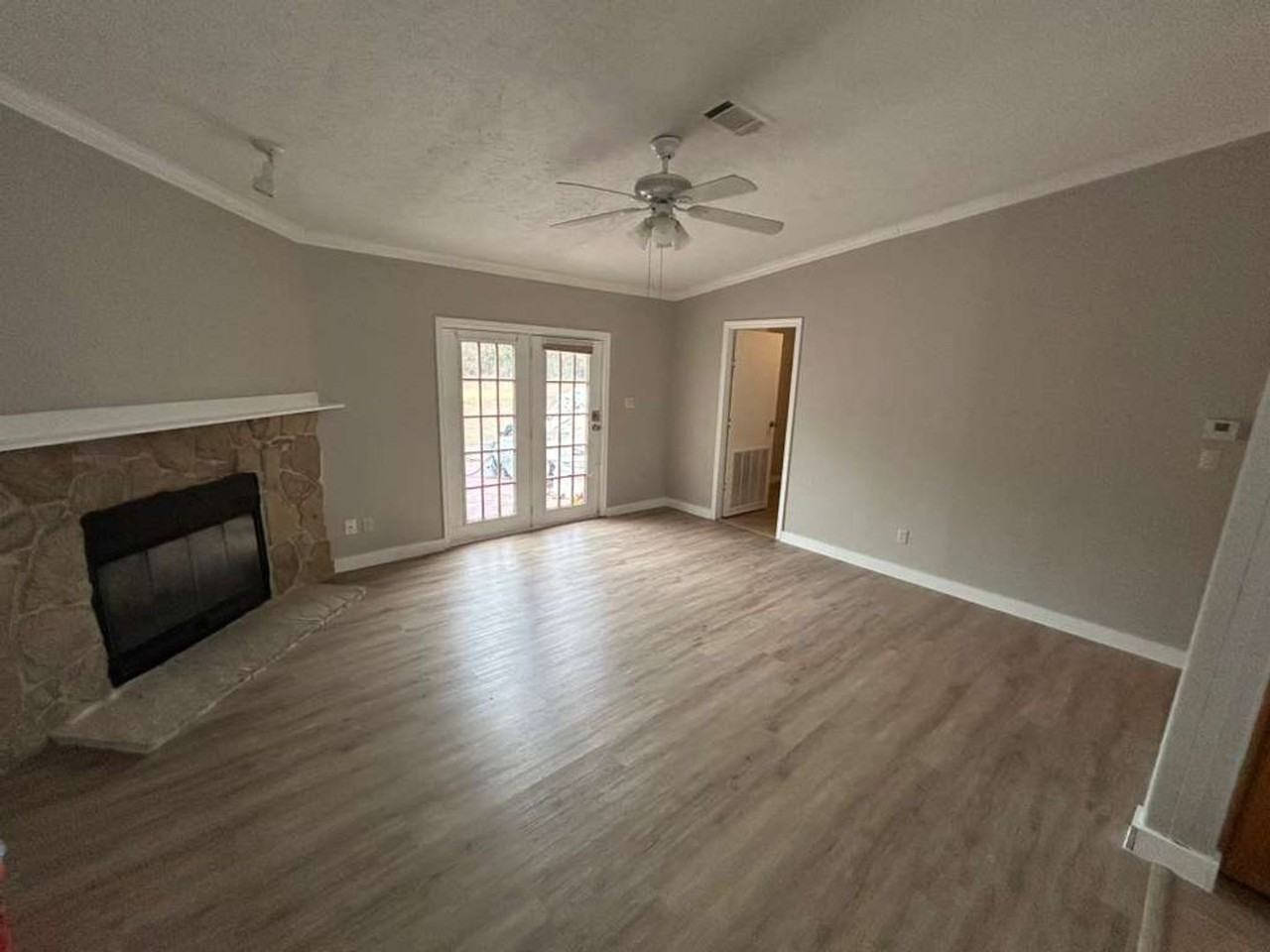 2595 Bryant St - Photo 6 of 21