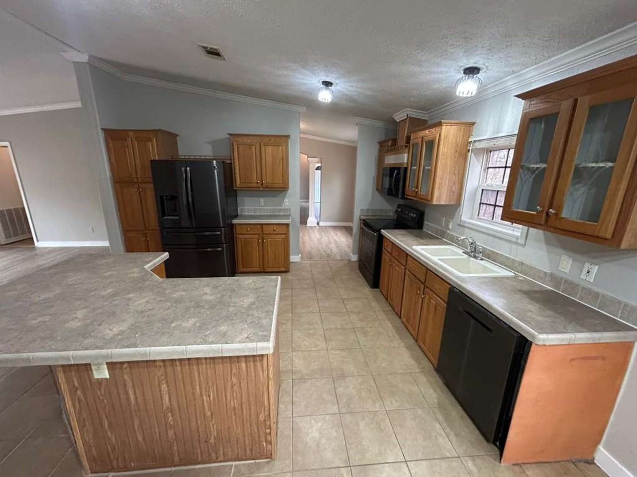 2595 Bryant St - Photo 7 of 21