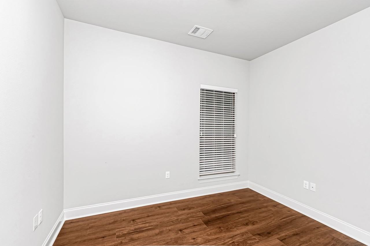 8231 Valencia Court - Photo 5 of 13