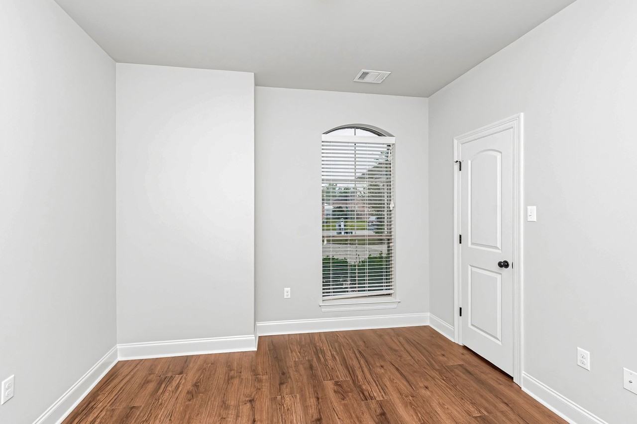 8231 Valencia Court - Photo 6 of 13