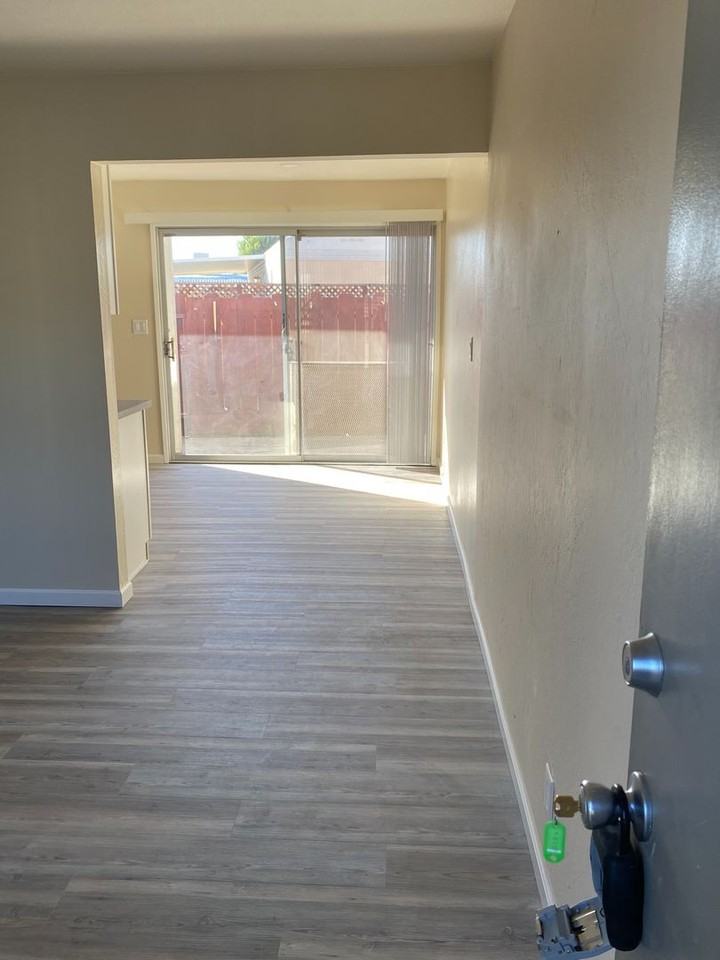 923 Tamarack - Photo 2 of 9