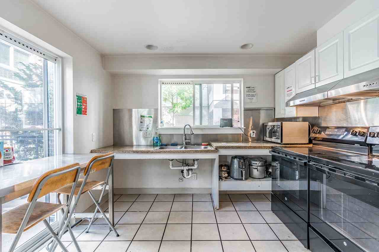 Cozy Studios in the U District - Photo 3 of 30