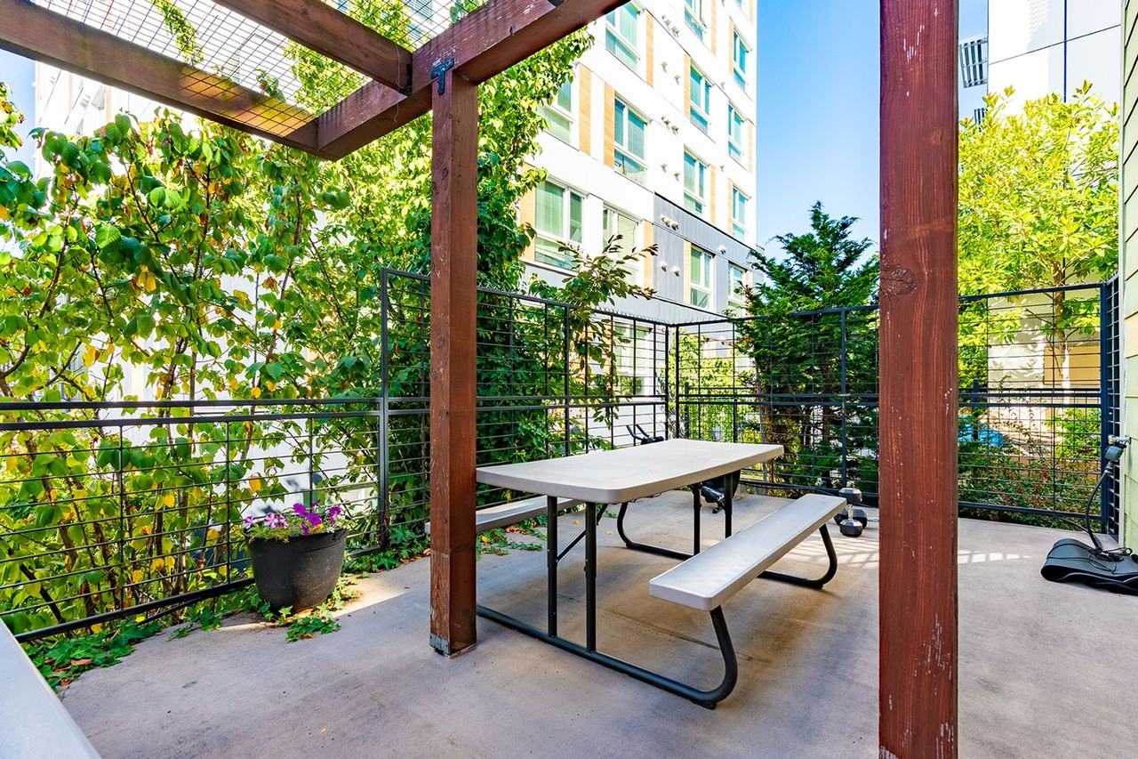 Cozy Studios in the U District - Photo 7 of 30