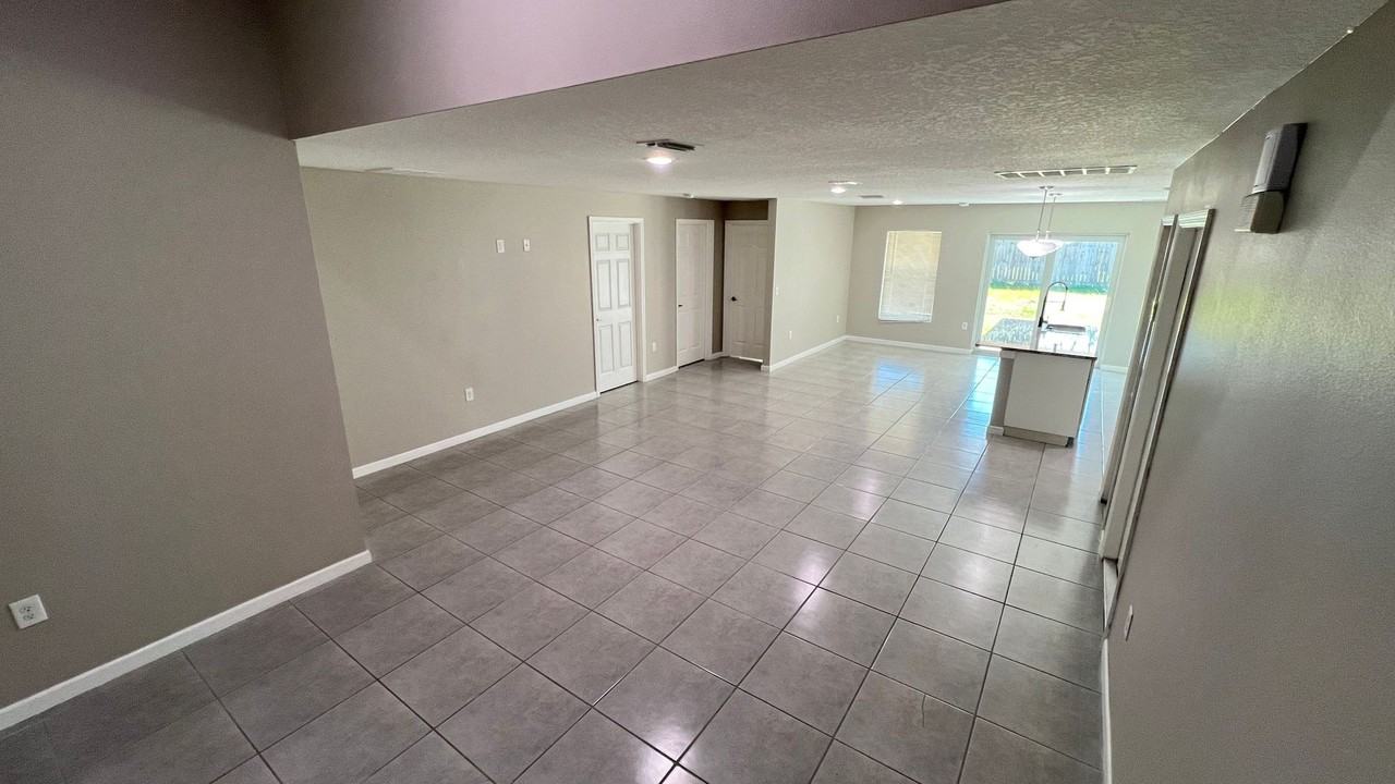 1550 Pace Drive Northwest - Photo 3 of 32