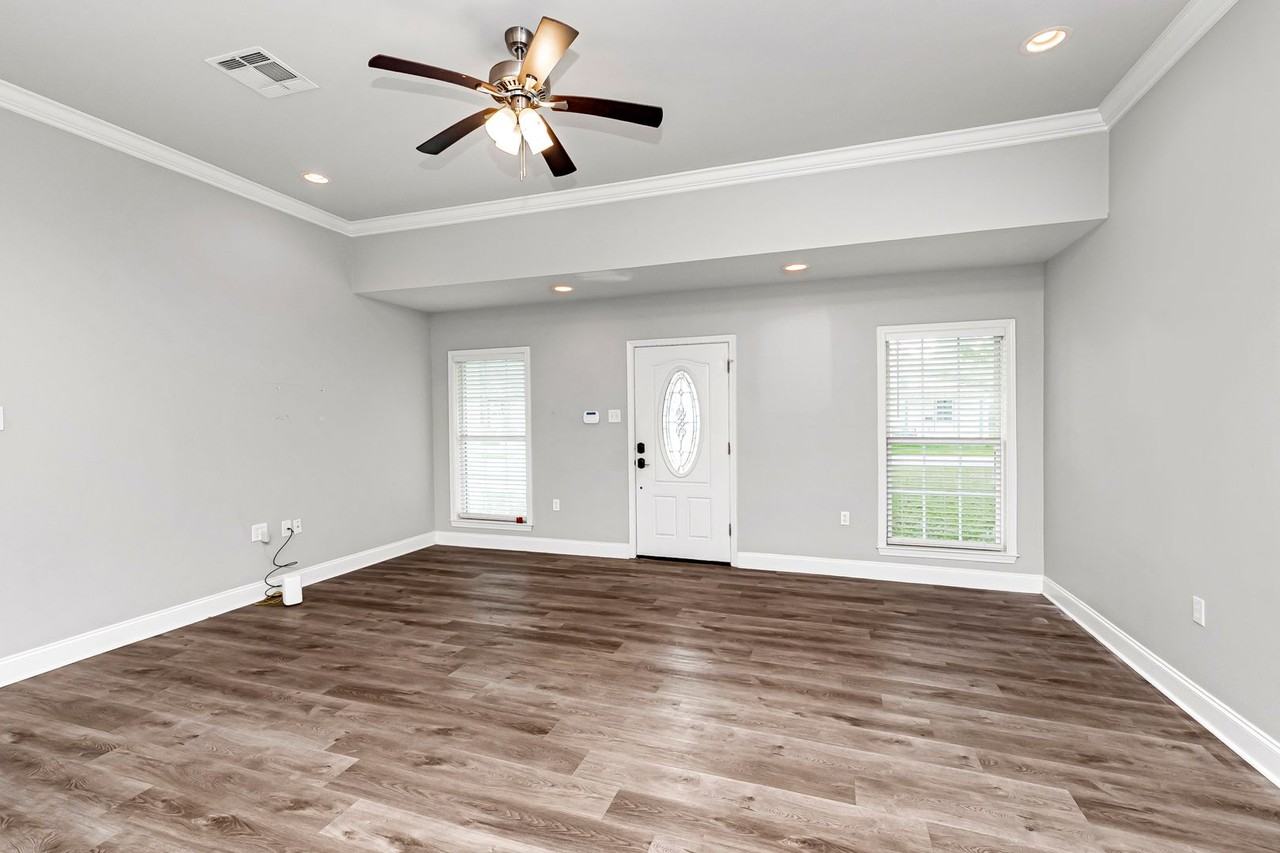 760 Avenue B - Photo 4 of 15