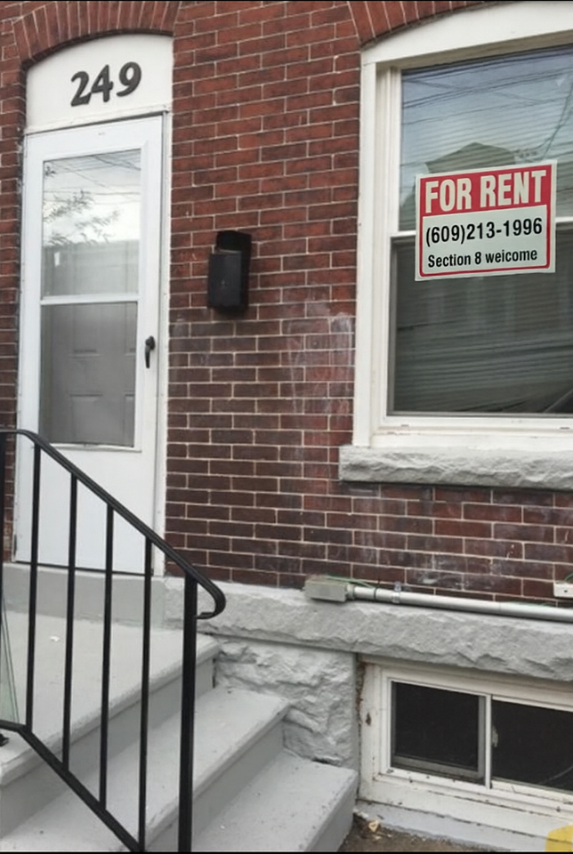 249 Grand St - Photo 4 of 5