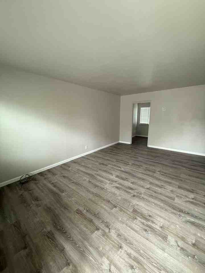 512 Carpenter St - Photo 3 of 11