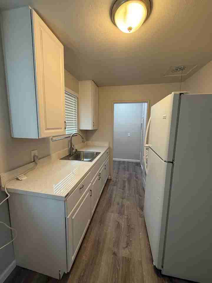 512 Carpenter St - Photo 7 of 11