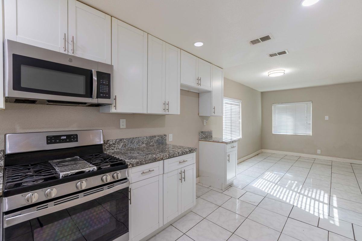 6228 Watt Avenue - Photo 4 of 24