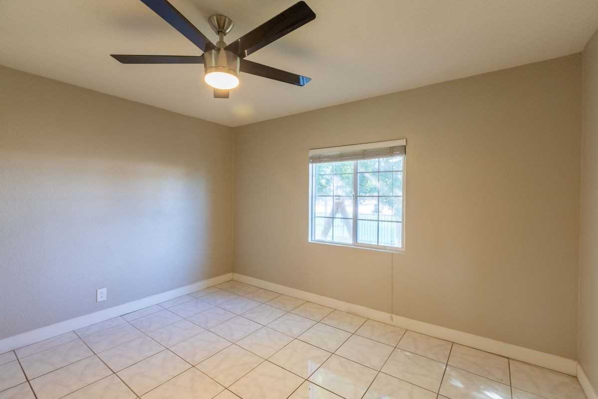 6228 Watt Avenue - Photo 6 of 24