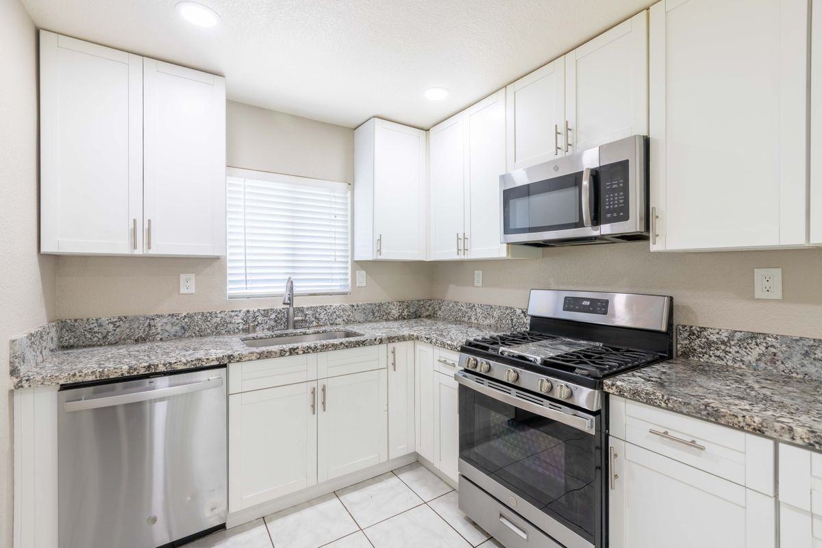 6228 Watt Avenue - Photo 7 of 24