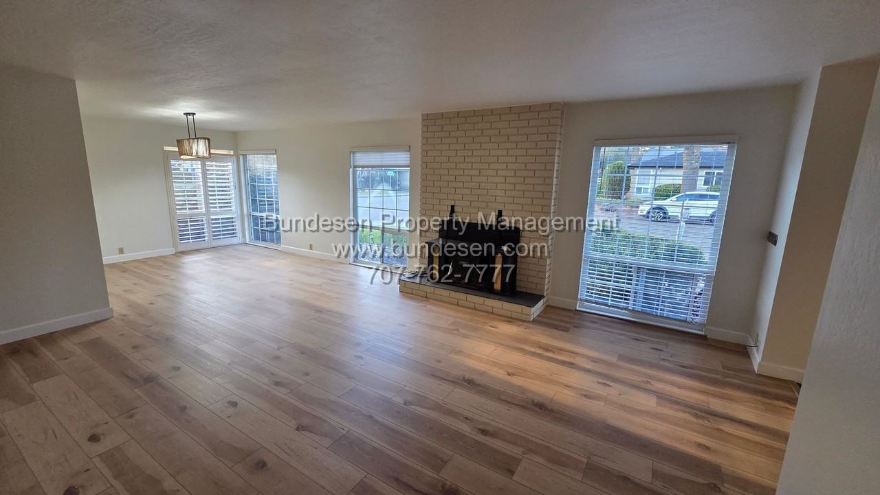 3858 Lanewood Way - Photo 3 of 32