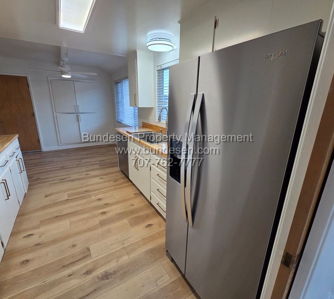 3858 Lanewood Way - Photo 6 of 32