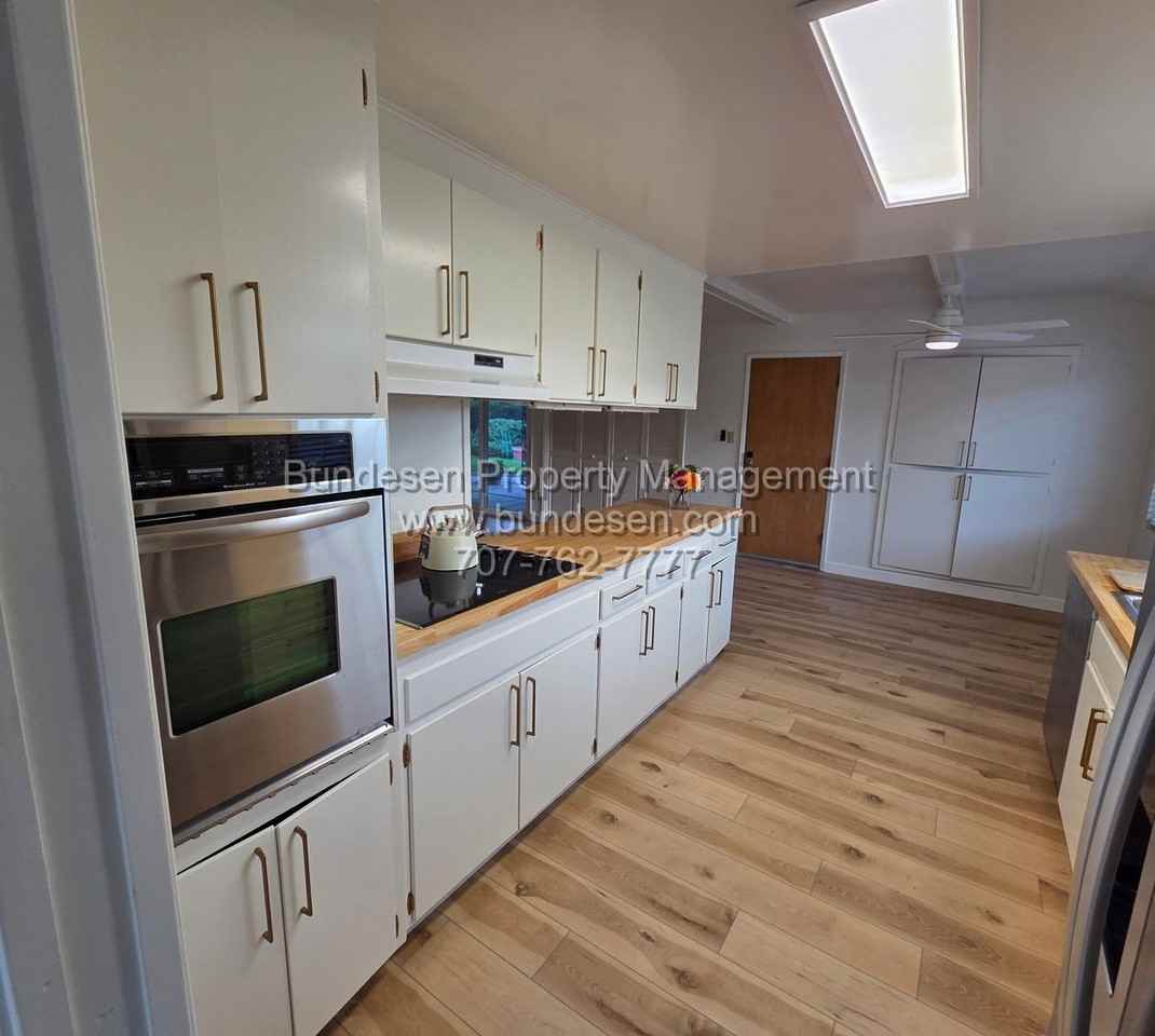 3858 Lanewood Way - Photo 7 of 32