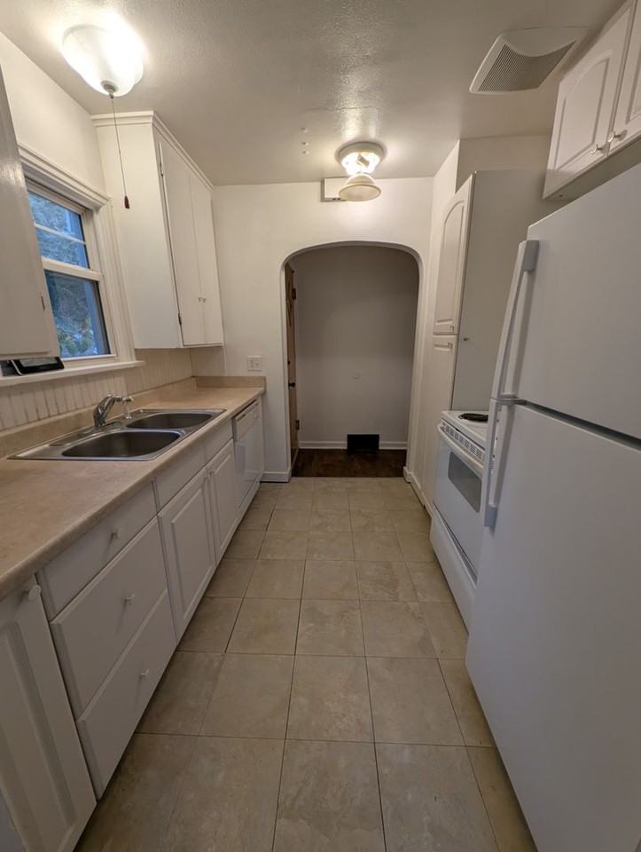 316 S Yantic Ave - Photo 7 of 27