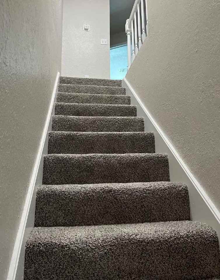 Renovated Two Bedroom Townhomes - Photo 5 of 6