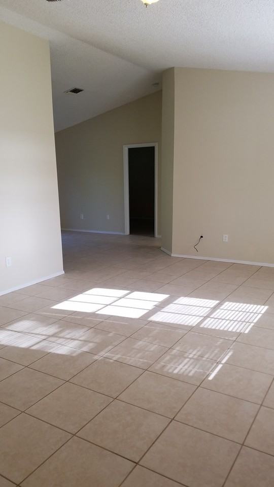 518 Wildwood Avenue Southwest - Photo 2 of 11