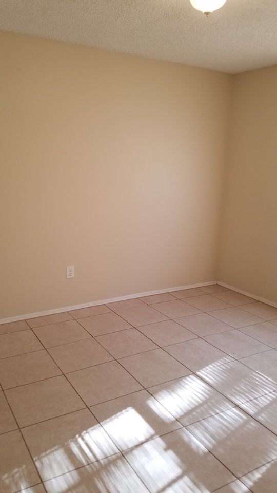 518 Wildwood Avenue Southwest - Photo 6 of 11