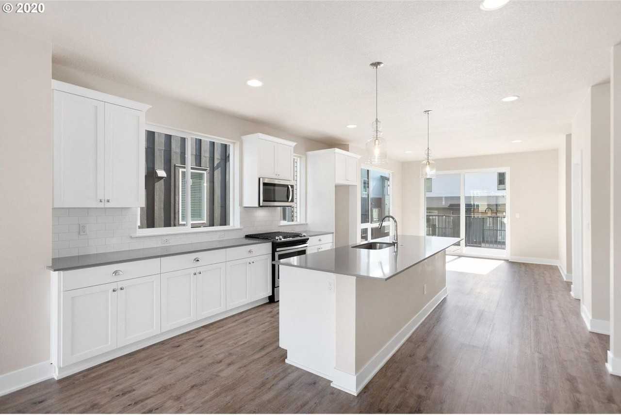 17321 Sw Goldcrest Ln - Photo 2 of 24