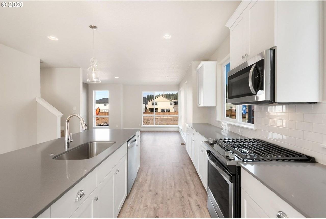 17321 Sw Goldcrest Ln - Photo 3 of 24