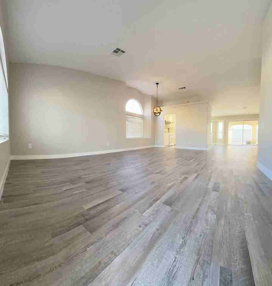 8605 Copper Mine Ave - Photo 3 of 38