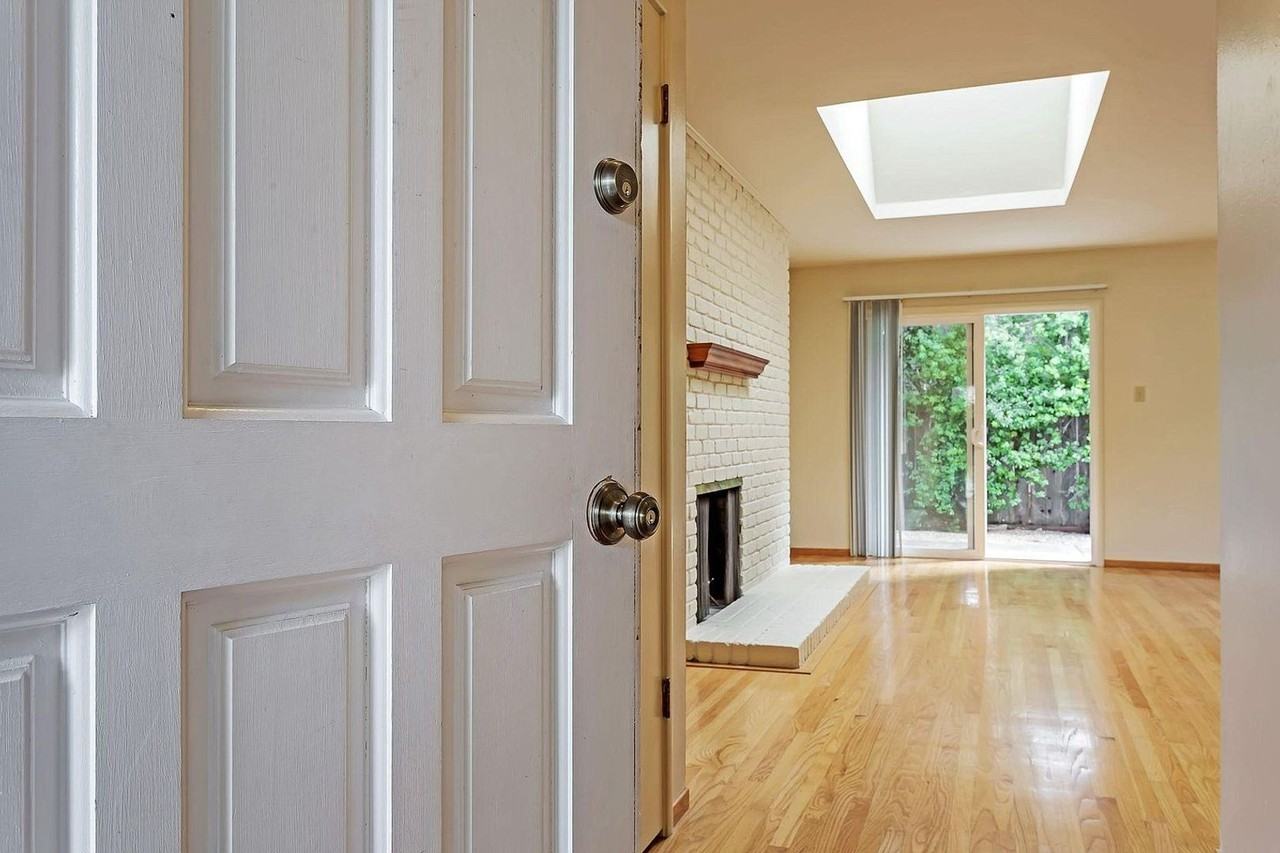 1168 Sanchez Way - Photo 3 of 21