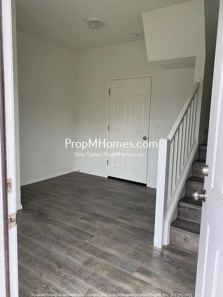 162 Northeast American Drive - Photo 2 of 9