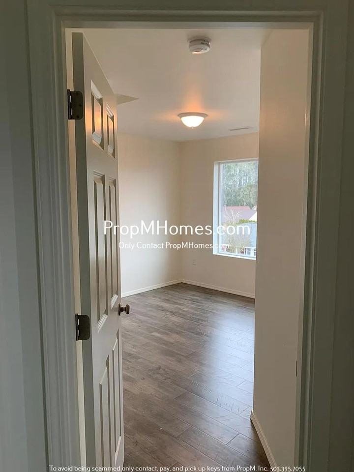 162 Northeast American Drive - Photo 5 of 9