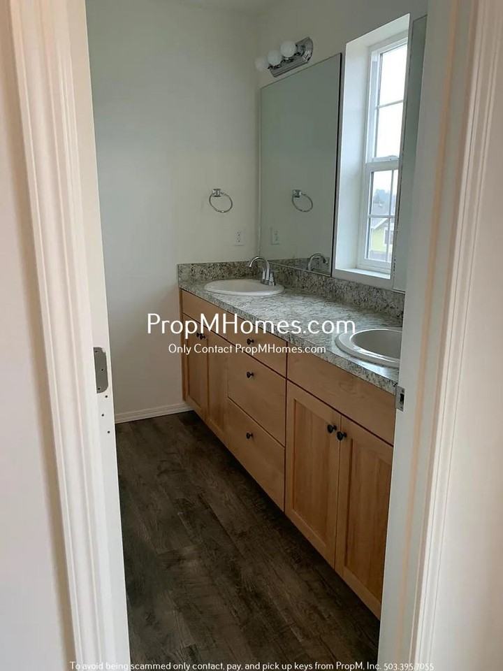 162 Northeast American Drive - Photo 7 of 9