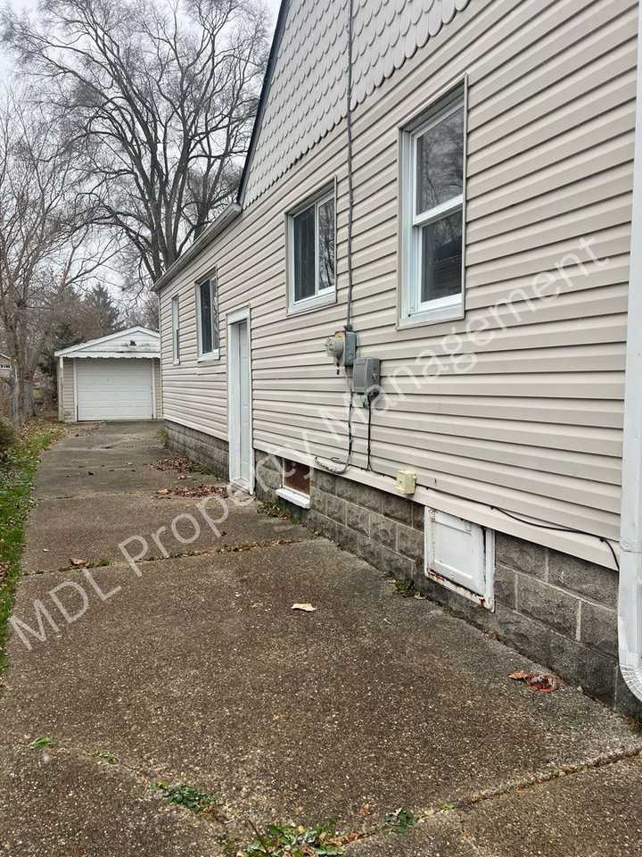 1639 Birney Street - Photo 2 of 19