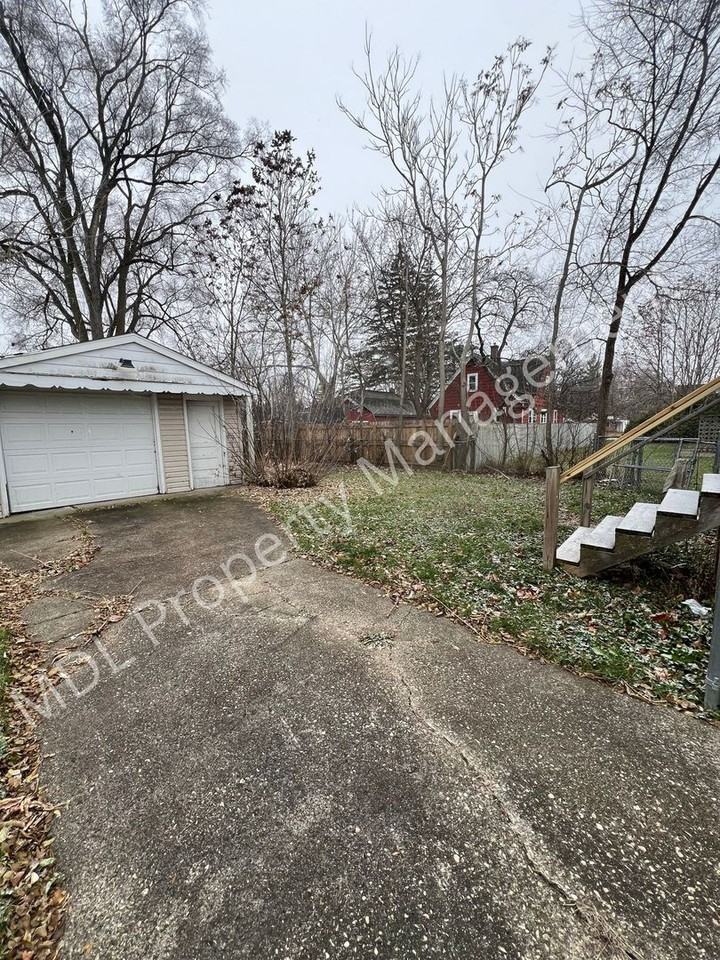 1639 Birney Street - Photo 3 of 19