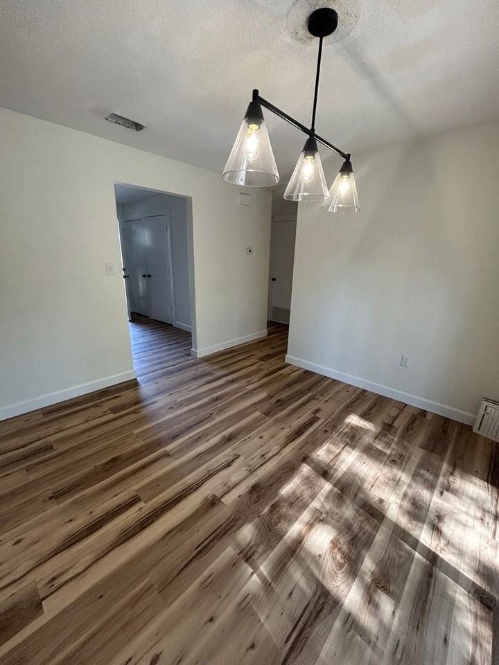 1809 Northeast 31st Avenue - Photo 4 of 11