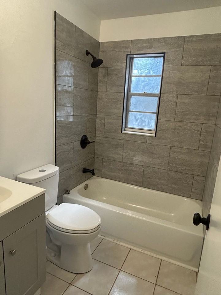 1809 Northeast 31st Avenue - Photo 7 of 11