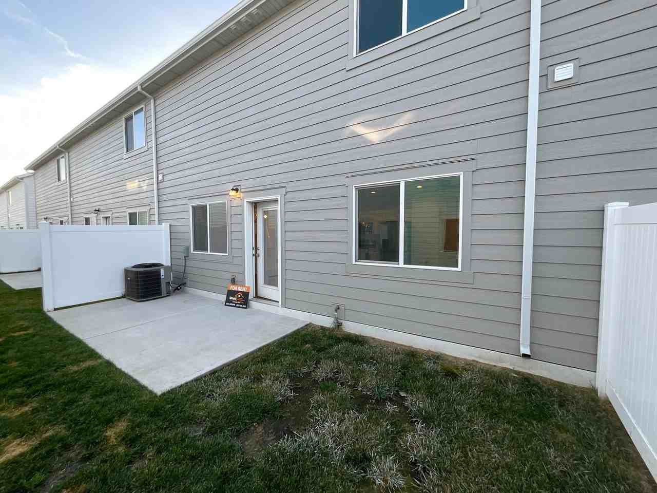 2090 W 1625 S - Photo 3 of 27