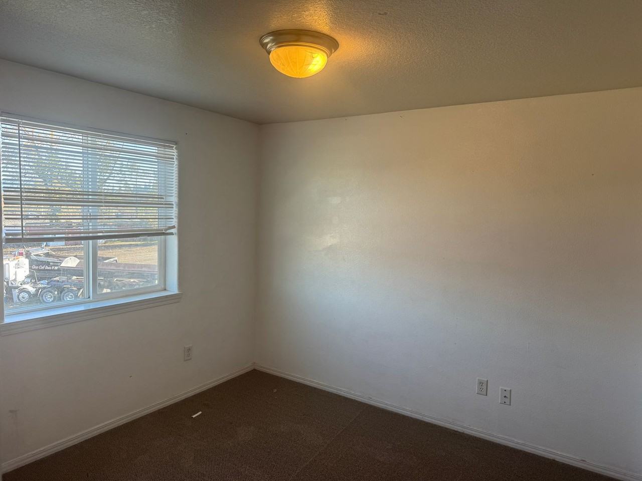 5809 Ne 135th Ave - Photo 7 of 27