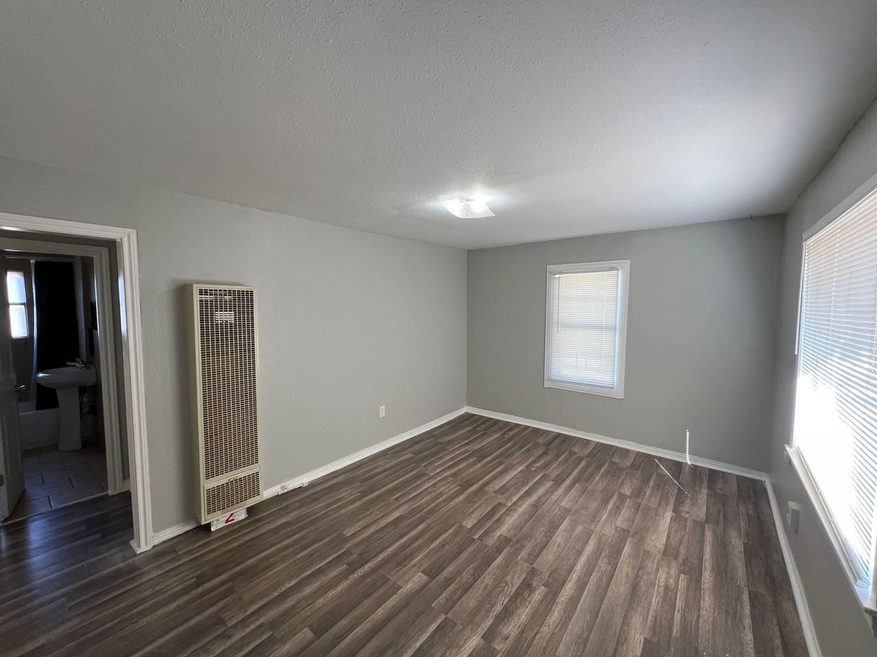 2612 Juniper Ave - Photo 2 of 11