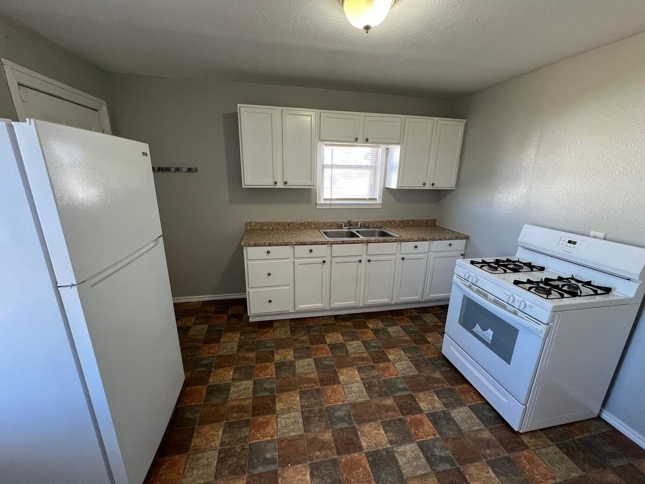 2612 Juniper Ave - Photo 4 of 11